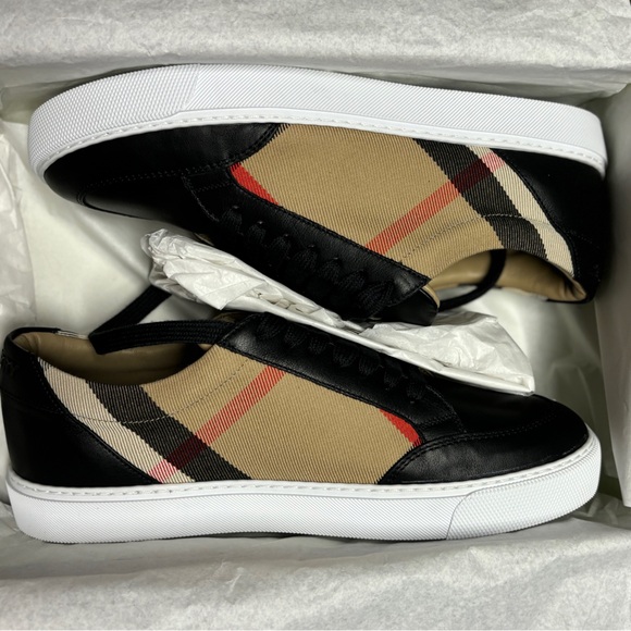 Italian-made sneakers in smooth leather, panelled with House check in cotton. - Picture 2 of 6